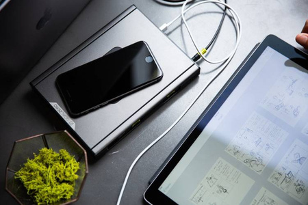 Goal Zero Sherpa 100 AC bardzo wydajny, zatwierdzony przez linie lotnicze power bank z indukcją i 230V.