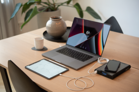 Goal Zero Sherpa 100 AC V2 bardzo wydajny, zatwierdzony przez linie lotnicze power bank z indukcją i 230V.